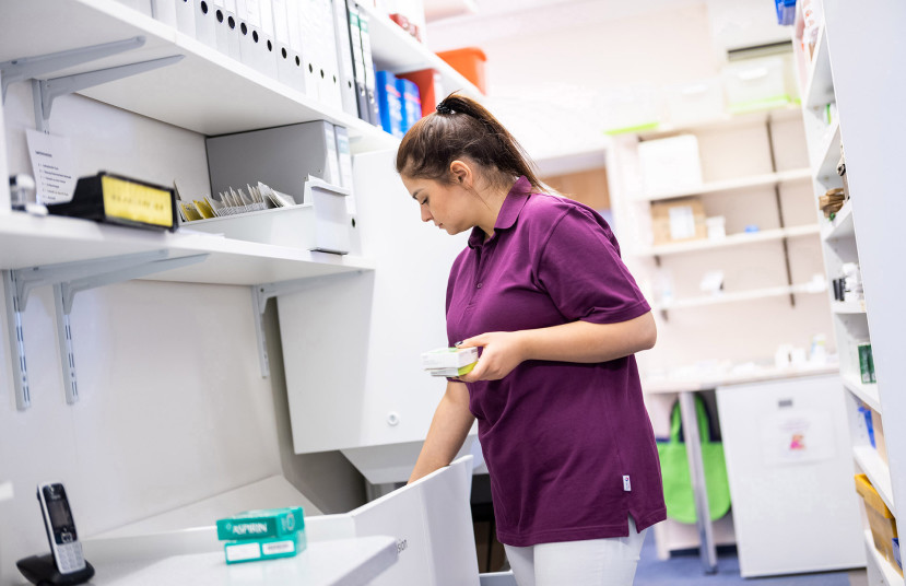 BD Rowa ProLog enables fully automatic storage of packages in pharmacies.